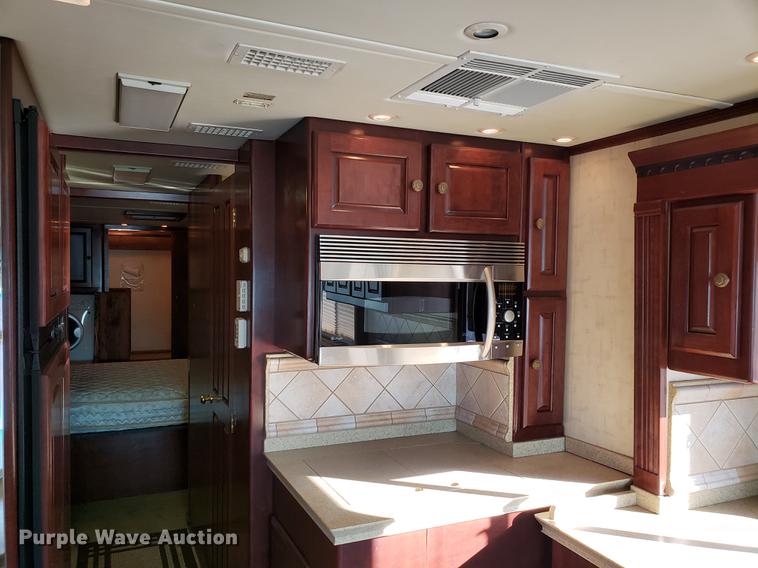 image for item AV9487 2005 Panther Roadmaster RV