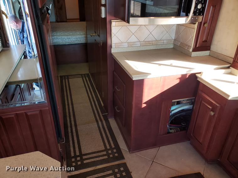 image for item AV9487 2005 Panther Roadmaster RV