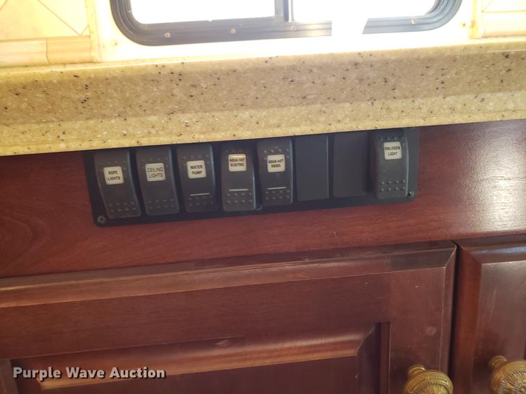 image for item AV9487 2005 Panther Roadmaster RV