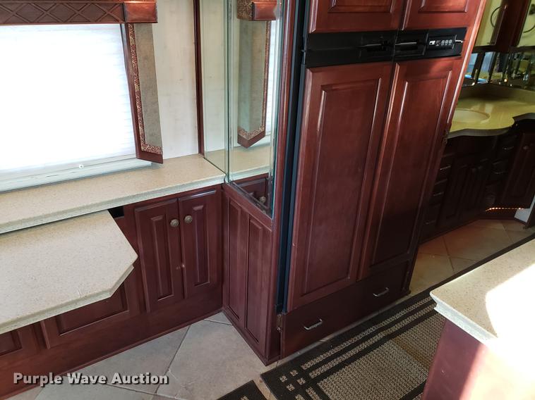 image for item AV9487 2005 Panther Roadmaster RV