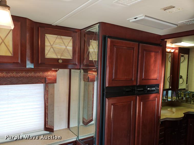 image for item AV9487 2005 Panther Roadmaster RV