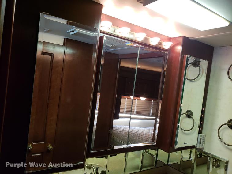 image for item AV9487 2005 Panther Roadmaster RV