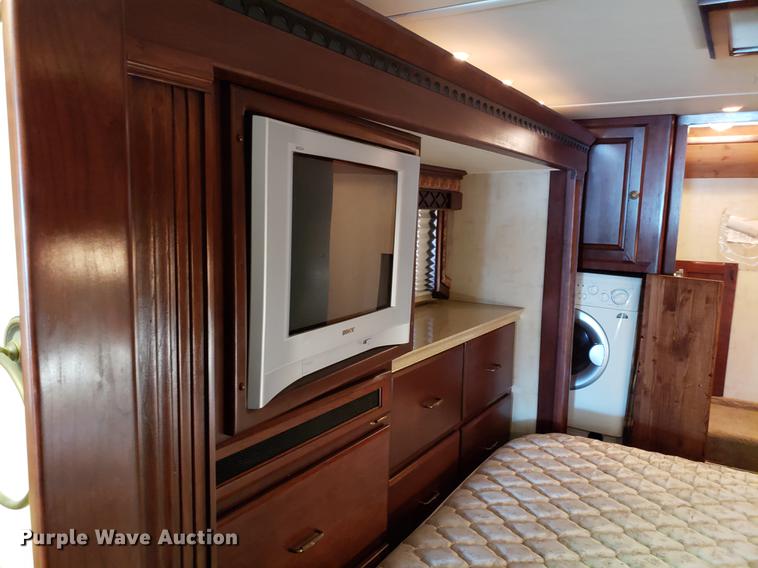 image for item AV9487 2005 Panther Roadmaster RV