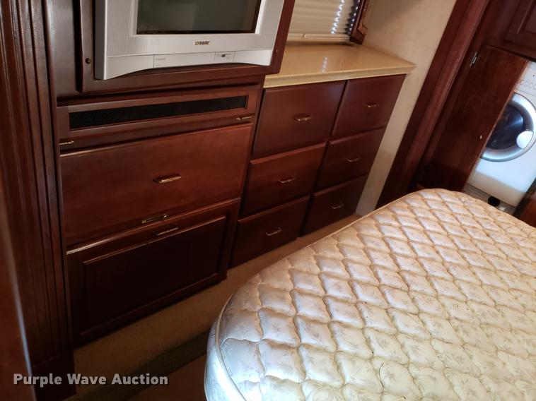 image for item AV9487 2005 Panther Roadmaster RV