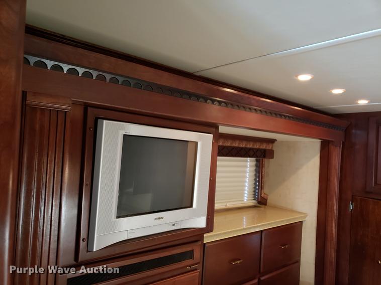 image for item AV9487 2005 Panther Roadmaster RV