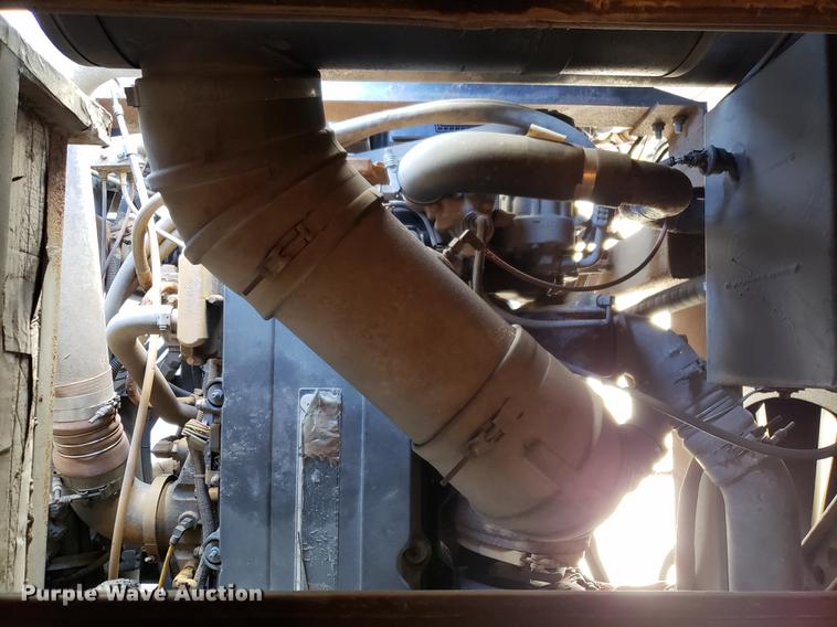 image for item AV9487 2005 Panther Roadmaster RV