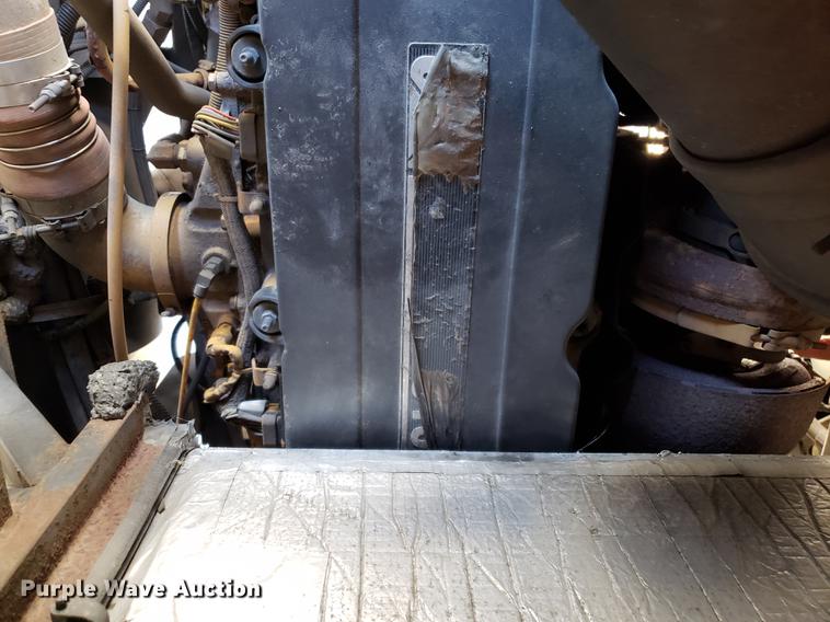 image for item AV9487 2005 Panther Roadmaster RV