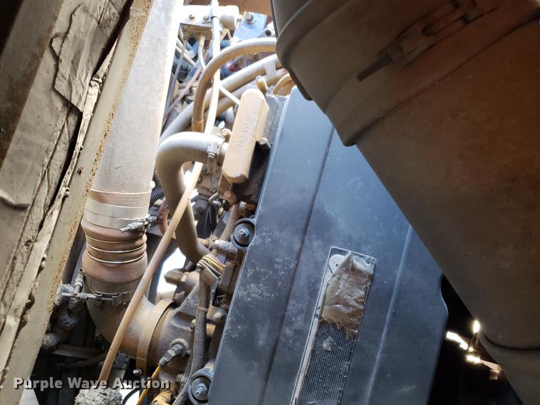 image for item AV9487 2005 Panther Roadmaster RV