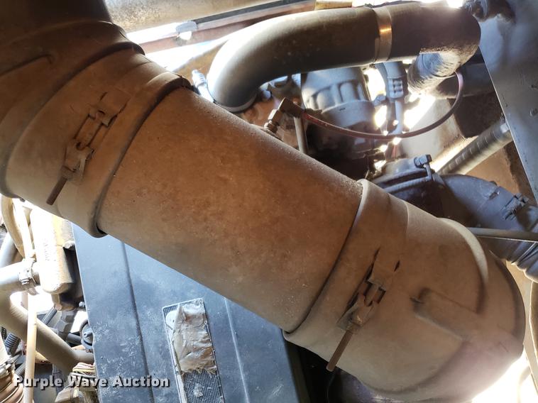 image for item AV9487 2005 Panther Roadmaster RV