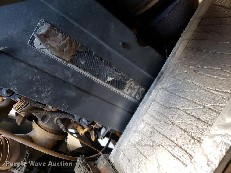 image for item AV9487 2005 Panther Roadmaster RV