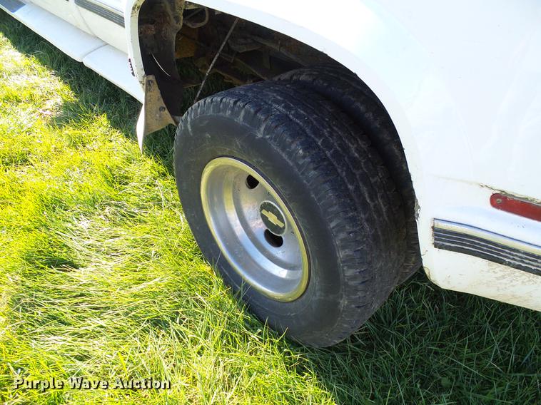 image for item DB2085 1997 Chevrolet 3500 Ext. Cab pickup truck
