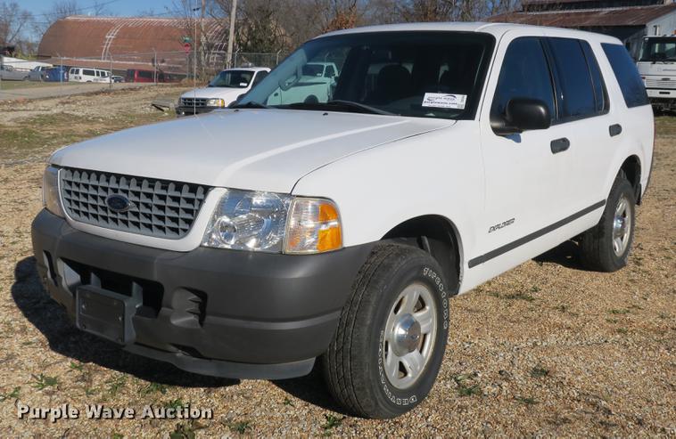 image for item DB8940 2004 Ford Explorer SUV