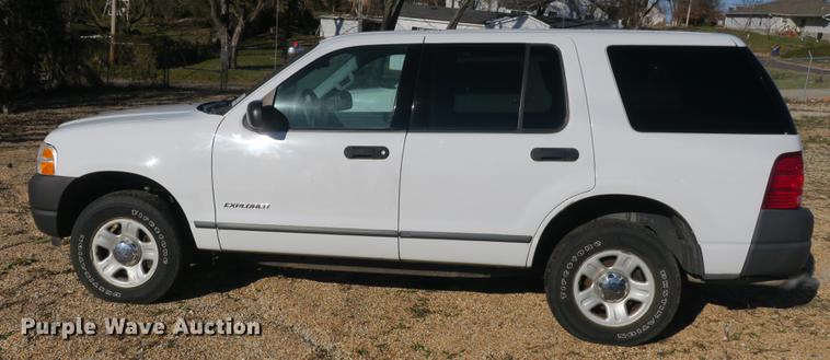 image for item DB8940 2004 Ford Explorer SUV