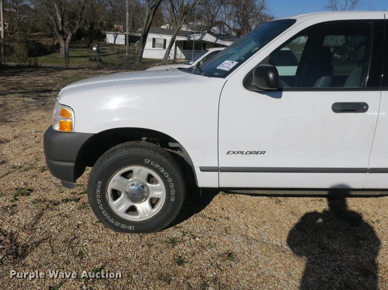 image for item DB8940 2004 Ford Explorer SUV