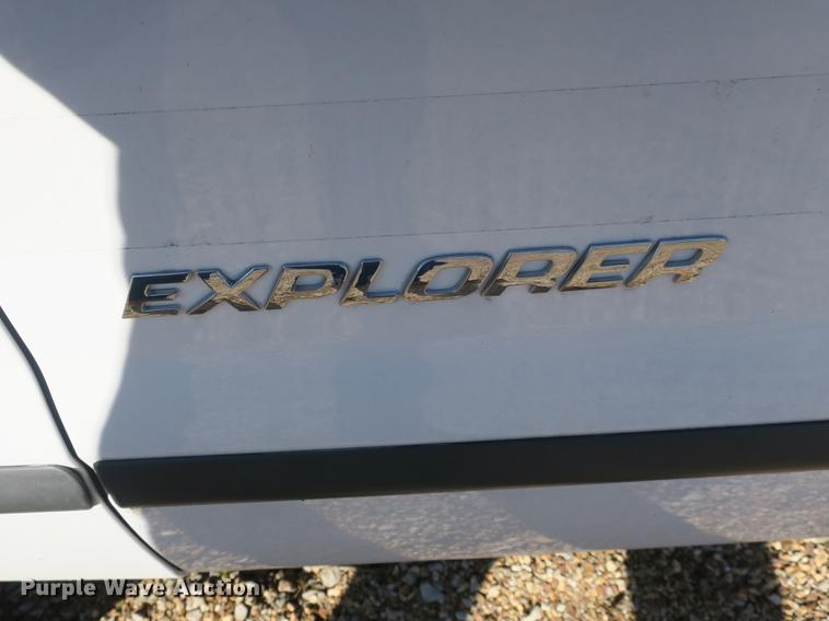 image for item DB8940 2004 Ford Explorer SUV