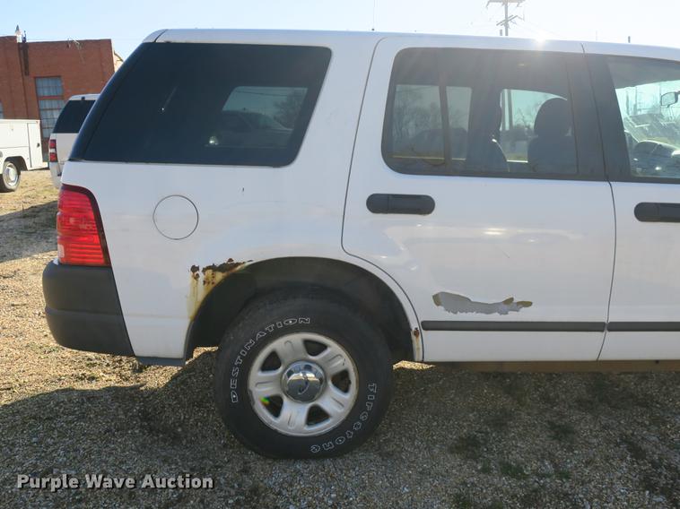 image for item DB8940 2004 Ford Explorer SUV