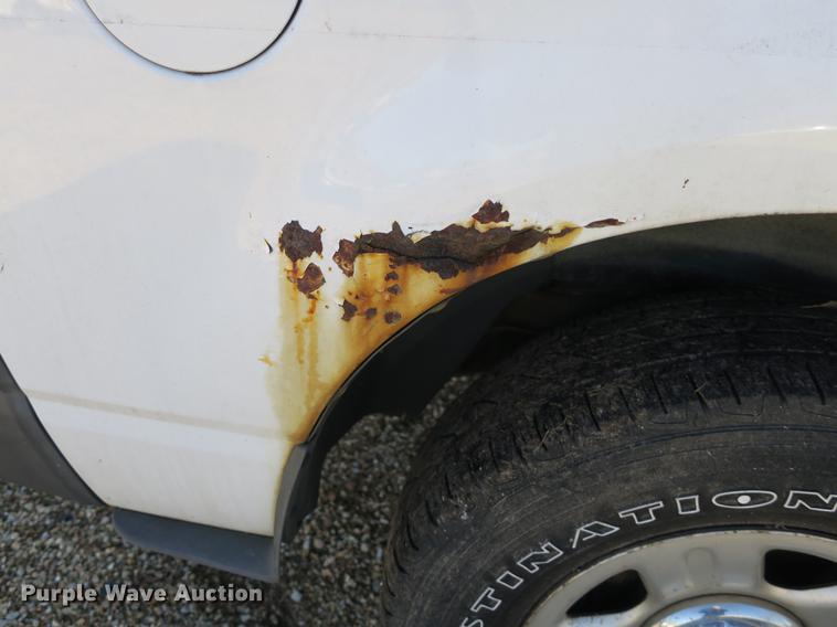 image for item DB8940 2004 Ford Explorer SUV