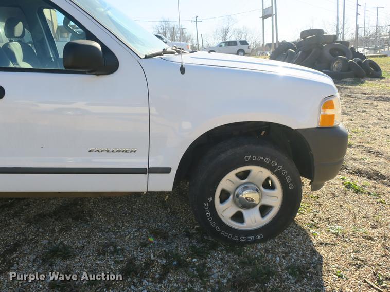 image for item DB8940 2004 Ford Explorer SUV