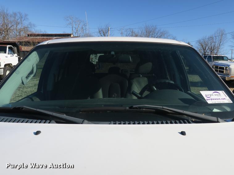 image for item DB8940 2004 Ford Explorer SUV