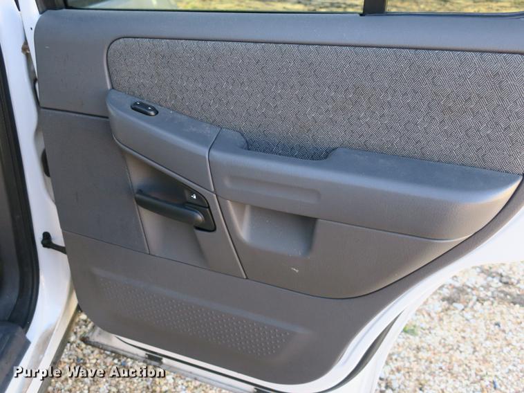 image for item DB8940 2004 Ford Explorer SUV