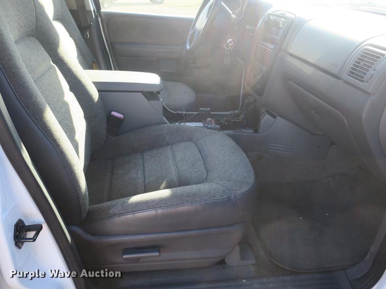 image for item DB8940 2004 Ford Explorer SUV