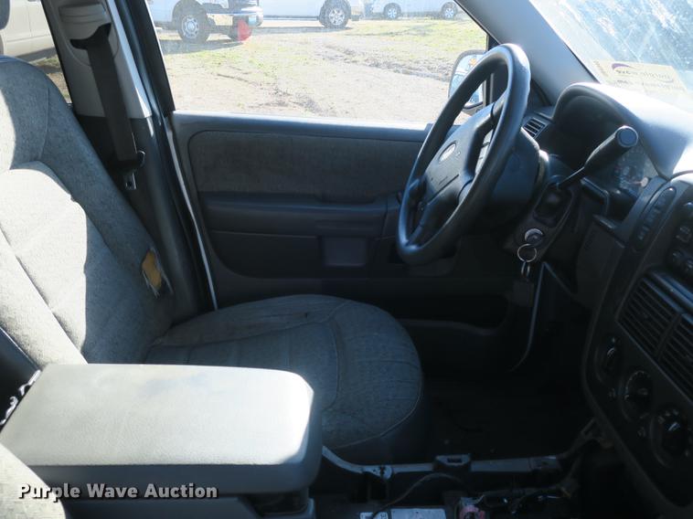 image for item DB8940 2004 Ford Explorer SUV