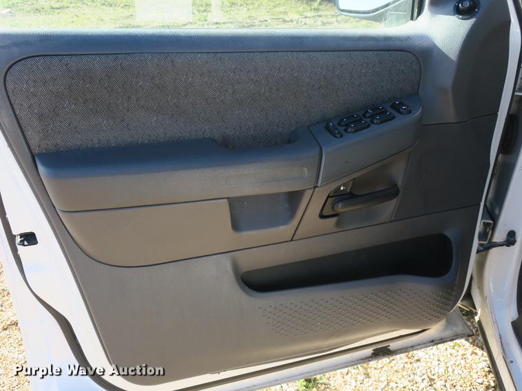 image for item DB8940 2004 Ford Explorer SUV