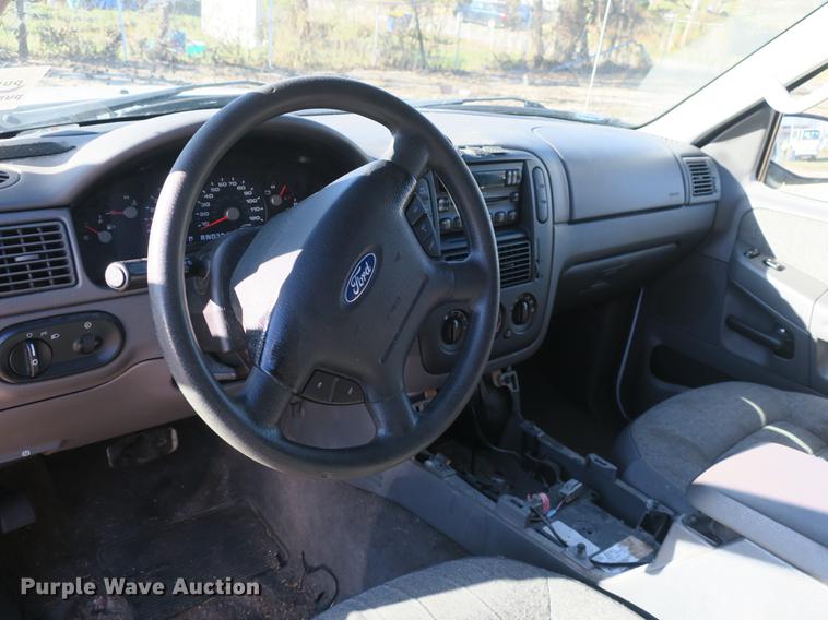 image for item DB8940 2004 Ford Explorer SUV