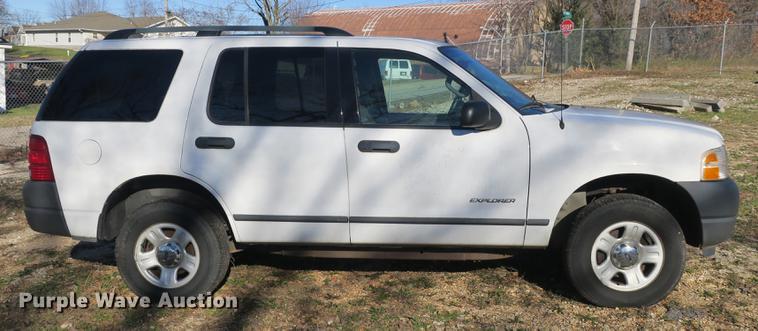image for item DB8941 2004 Ford Explorer SUV
