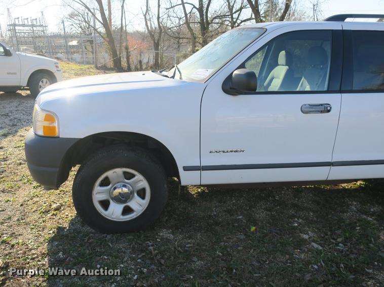 image for item DB8941 2004 Ford Explorer SUV