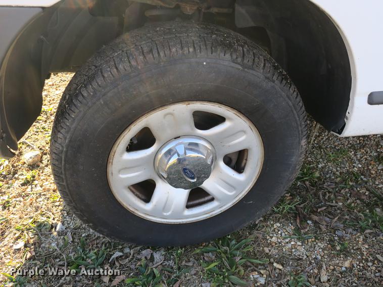 image for item DB8941 2004 Ford Explorer SUV