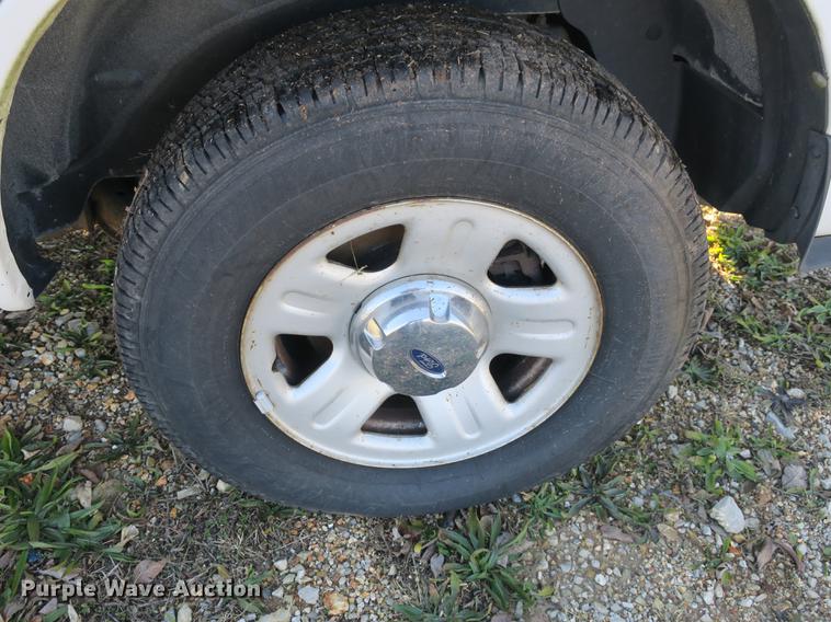 image for item DB8941 2004 Ford Explorer SUV