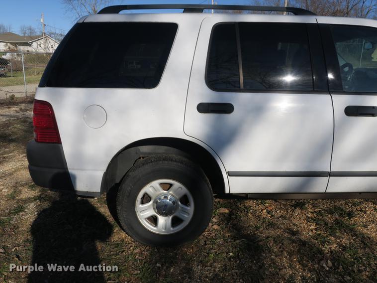 image for item DB8941 2004 Ford Explorer SUV