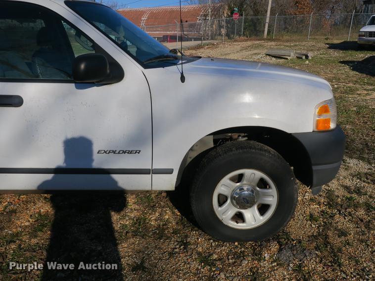 image for item DB8941 2004 Ford Explorer SUV