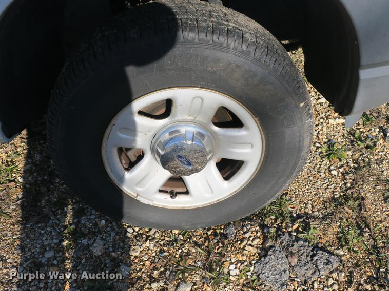 image for item DB8941 2004 Ford Explorer SUV