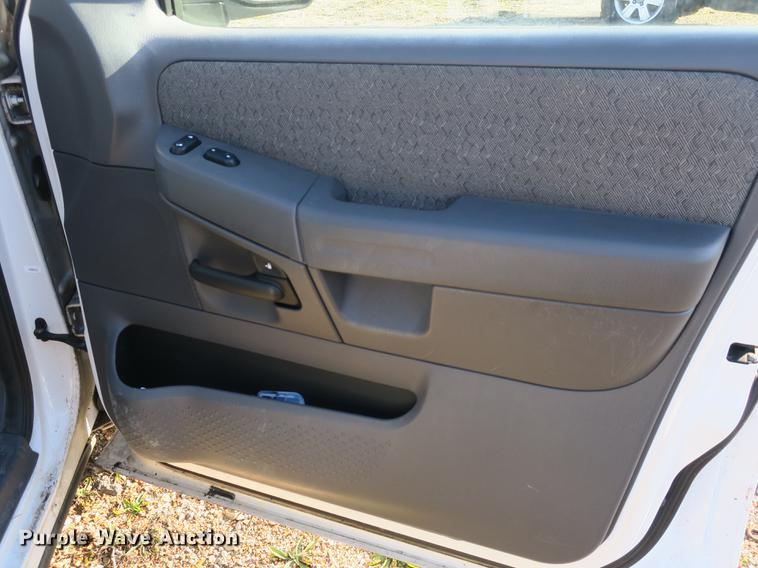 image for item DB8941 2004 Ford Explorer SUV