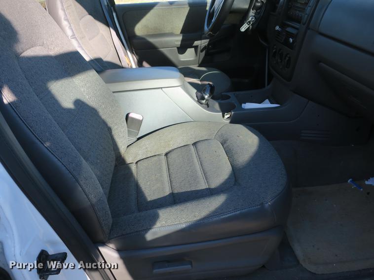 image for item DB8941 2004 Ford Explorer SUV