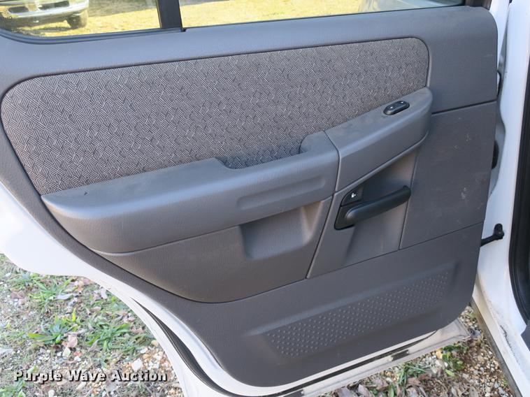 image for item DB8941 2004 Ford Explorer SUV