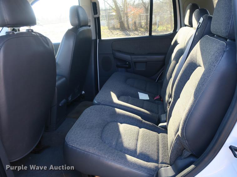 image for item DB8941 2004 Ford Explorer SUV