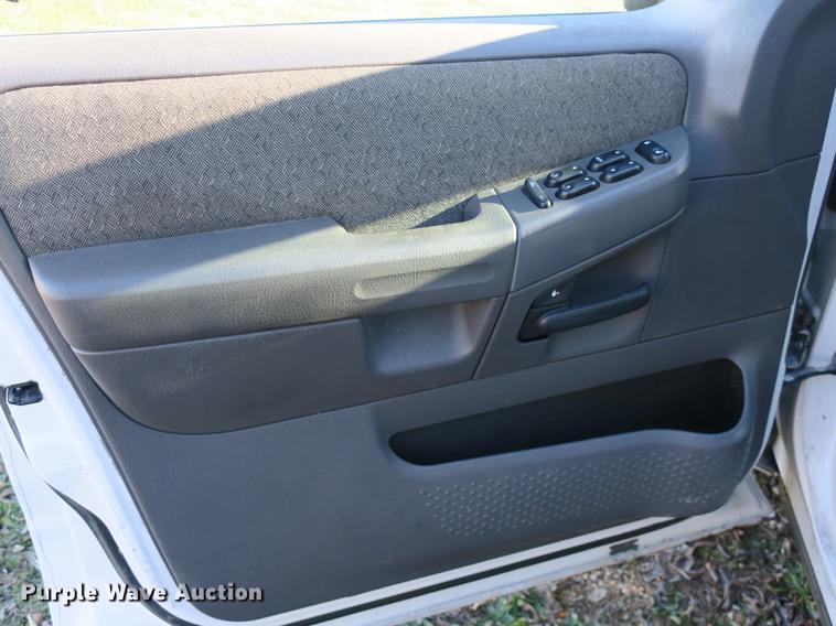 image for item DB8941 2004 Ford Explorer SUV