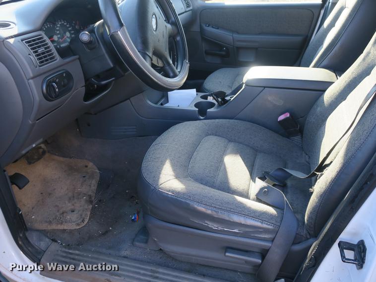 image for item DB8941 2004 Ford Explorer SUV