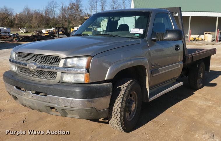 image for item DB8946 2003 Chevrolet Silverado 2500HD flatbed pickup truck