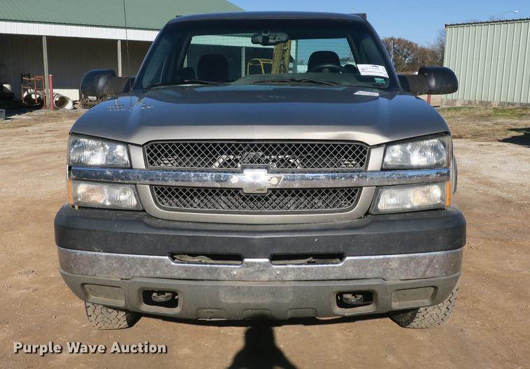 image for item DB8946 2003 Chevrolet Silverado 2500HD flatbed pickup truck