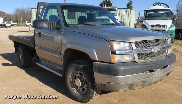 image for item DB8946 2003 Chevrolet Silverado 2500HD flatbed pickup truck
