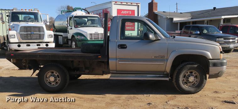 image for item DB8946 2003 Chevrolet Silverado 2500HD flatbed pickup truck