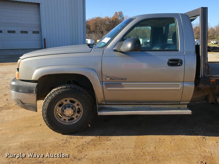 image for item DB8946 2003 Chevrolet Silverado 2500HD flatbed pickup truck