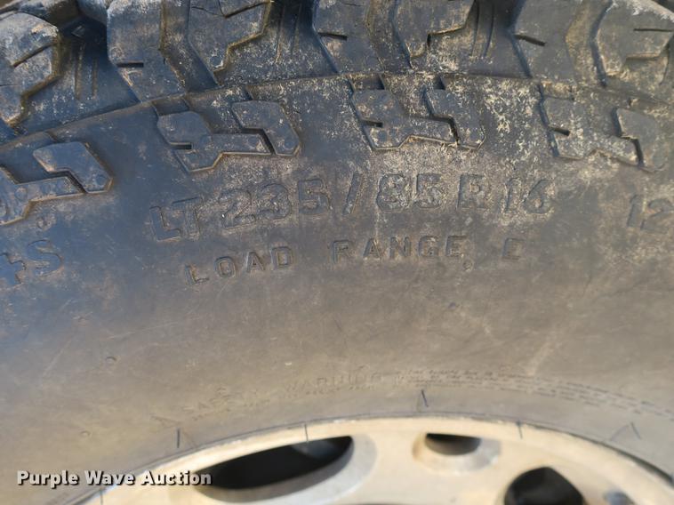 image for item DB8946 2003 Chevrolet Silverado 2500HD flatbed pickup truck