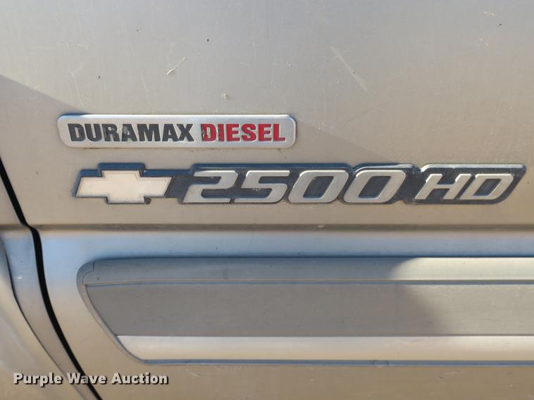 image for item DB8946 2003 Chevrolet Silverado 2500HD flatbed pickup truck