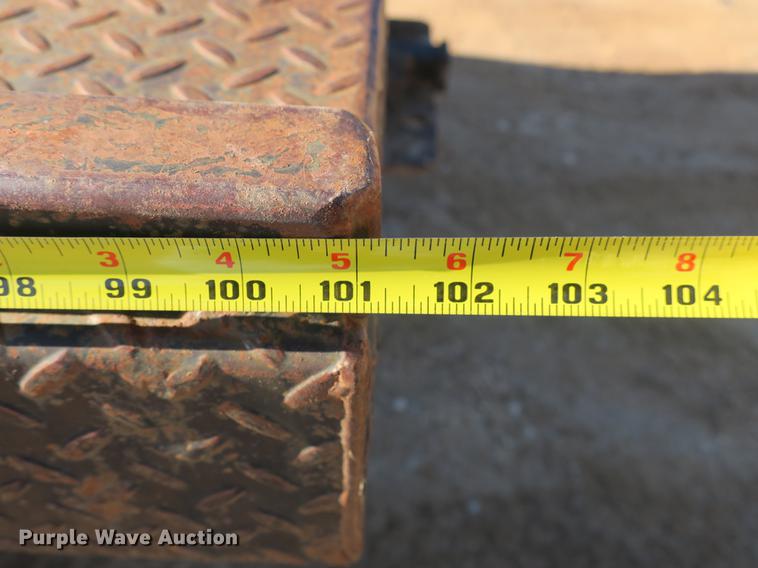 image for item DB8946 2003 Chevrolet Silverado 2500HD flatbed pickup truck