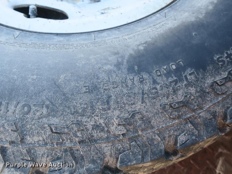 image for item DB8946 2003 Chevrolet Silverado 2500HD flatbed pickup truck